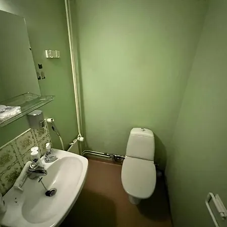 Ground Floor 3 Bedroom Apartment, Free Parking *