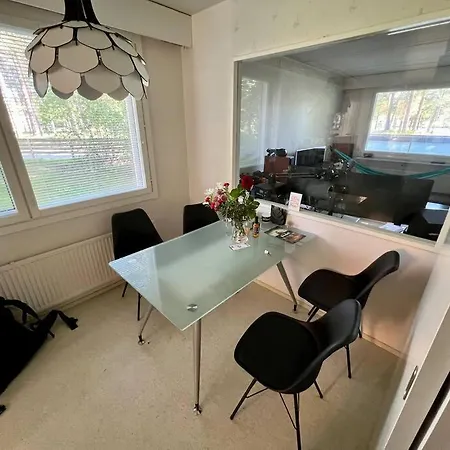 Ground Floor 3 Bedroom Apartment, Free Parking Huoneisto