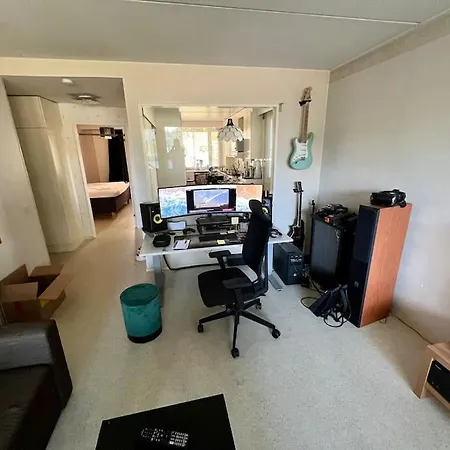 Lejlighed Ground Floor 3 Bedroom Apartment, Free Parking