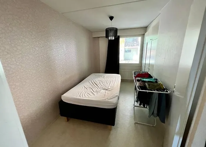 Ground Floor 3 Bedroom Apartment, Free Parking