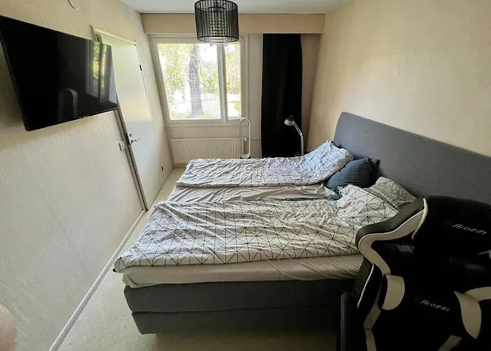 Ground Floor 3 Bedroom Apartment, Free Parking Апартаменты *