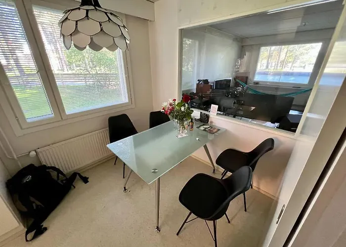 Ground Floor 3 Bedroom Apartment, Free Parking Апартаменты