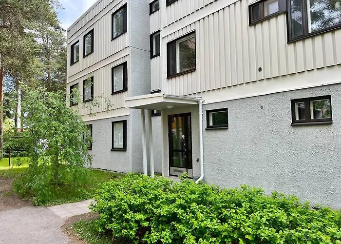 Ground Floor 3 Bedroom Apartment, Free Parking Апартаменты